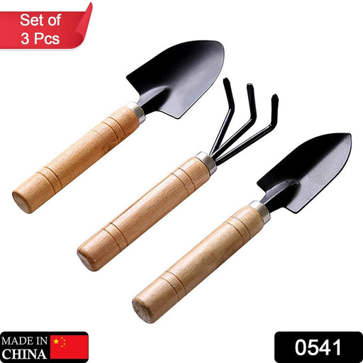A complete 3-piece gardening tool set, featuring a small trowel, cultivator, and fork.