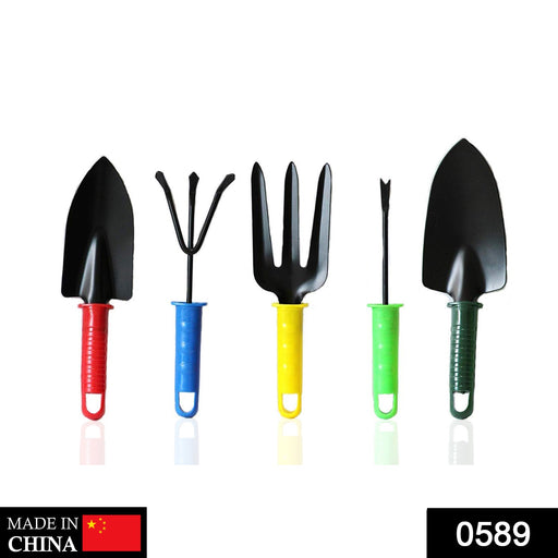 Close-up of the gardening hand tools set showing the carbon steel and ash wood construction.