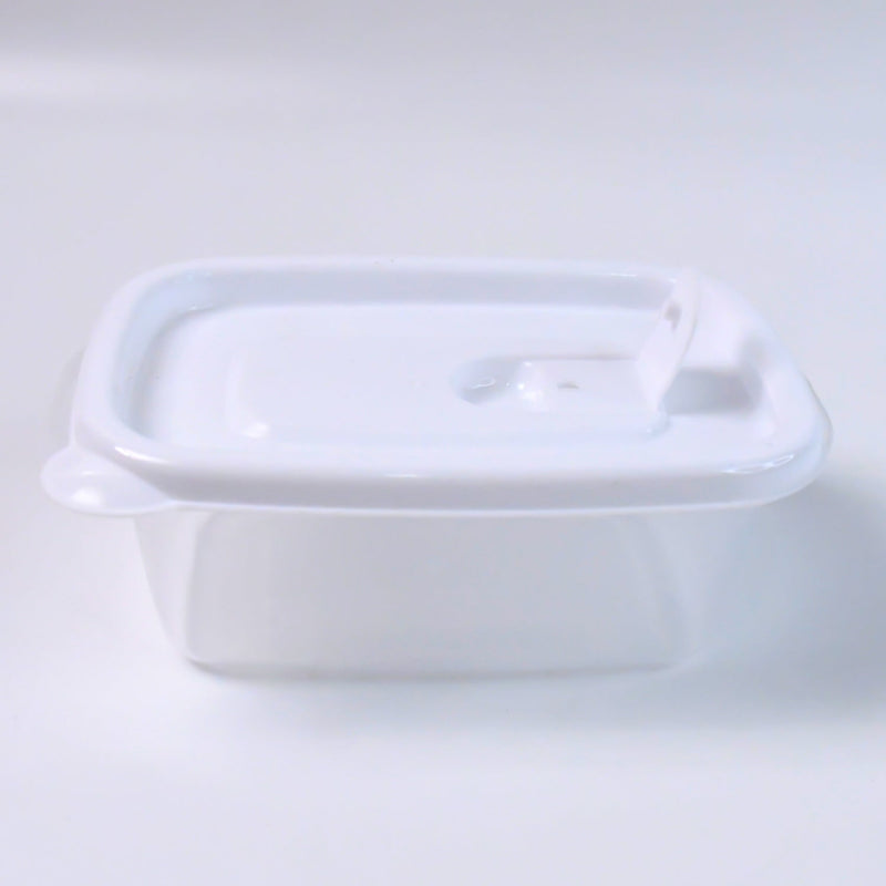 Microwave-safe BPA-free food container set with lids