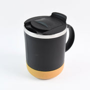Ergonomic handle insulated coffee mug for comfortable grip on commute