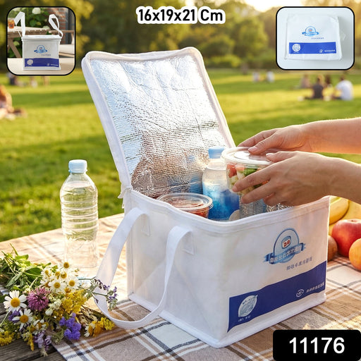 Spacious food storage bag ideal for lunch and snacks