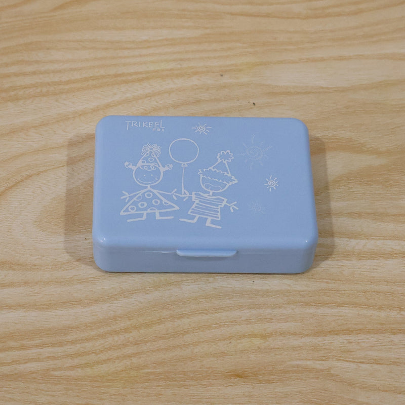 Size guide for portable 6-compartment pill box
