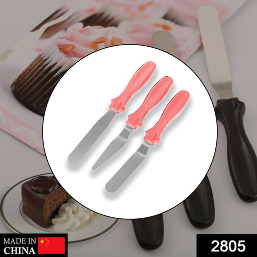 The versatile cake icing spatula set displayed together, highlighting the different blade shapes for baking.