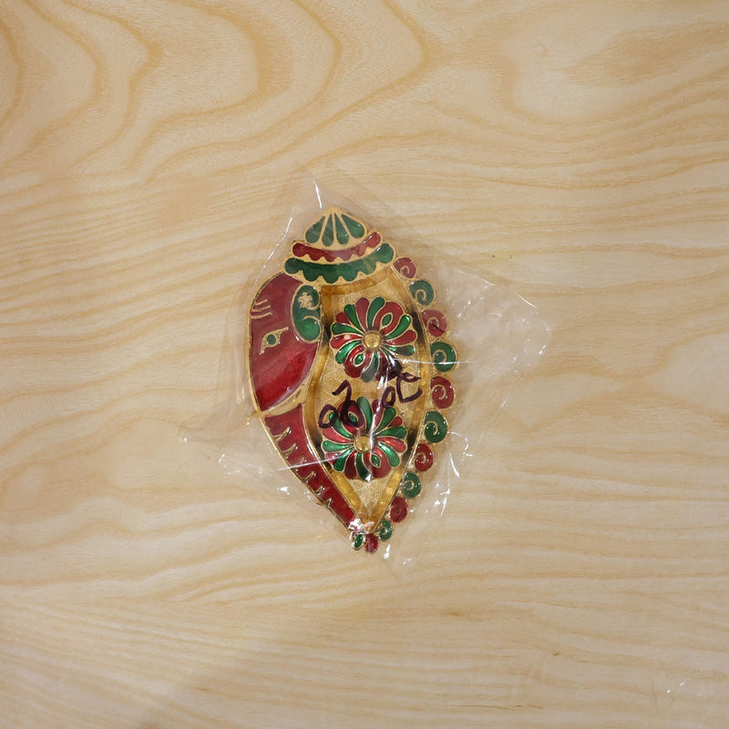 Packaged leaf-shaped kumkum holder for gifting