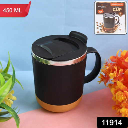 Cold brew and coffee in a 450ml insulated coffee mug