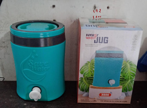 The ChillPour 3.5L travel water jug with tap, keeping drinks chilled.