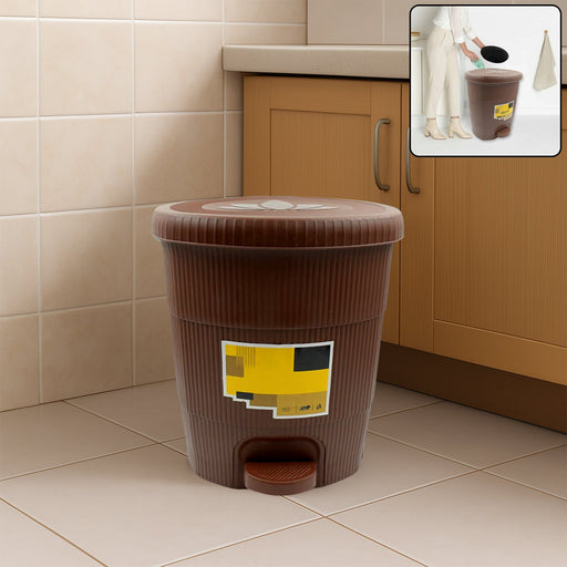 White mini pedal dustbin, 8 litre capacity, for a tidy home.