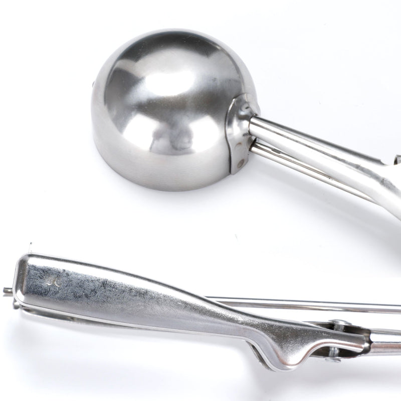 Wide head of the multi-purpose stainless steel scooper for easy portioning.
