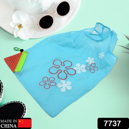 A single foldable reusable grocery bag with sturdy handles, perfect for everyday shopping.