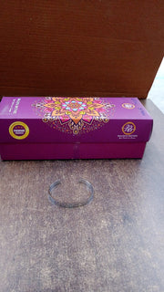 Neutral image displaying stainless steel bracelet packaging