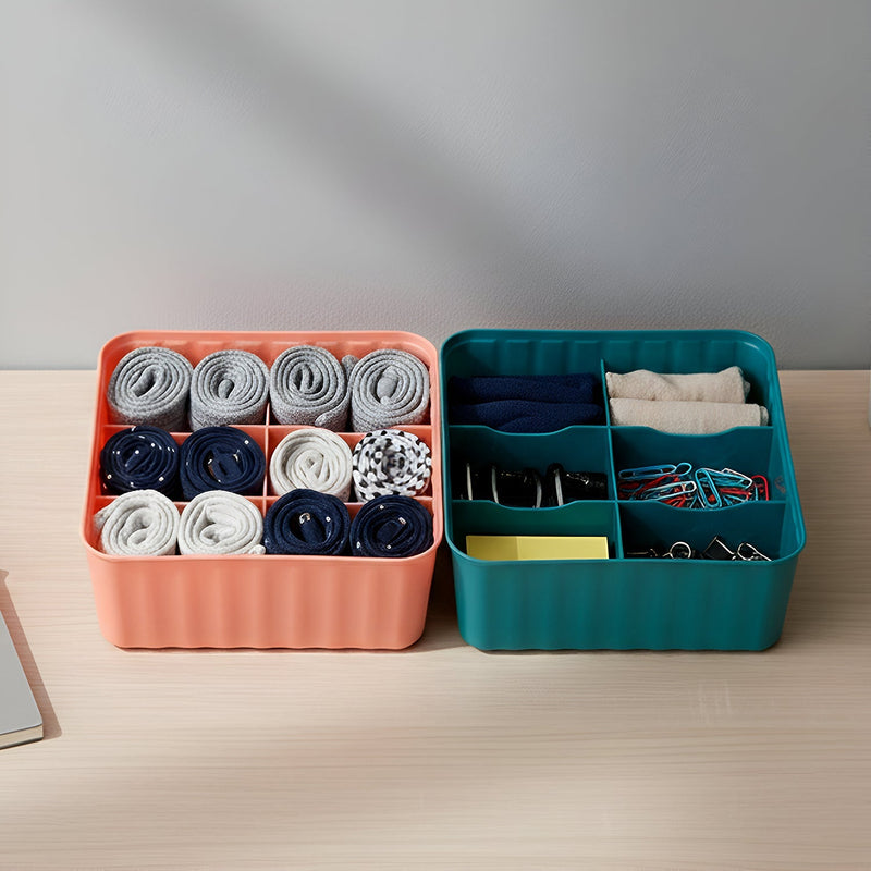 Plastic compartment organizer ideal for cosmetics and personal items