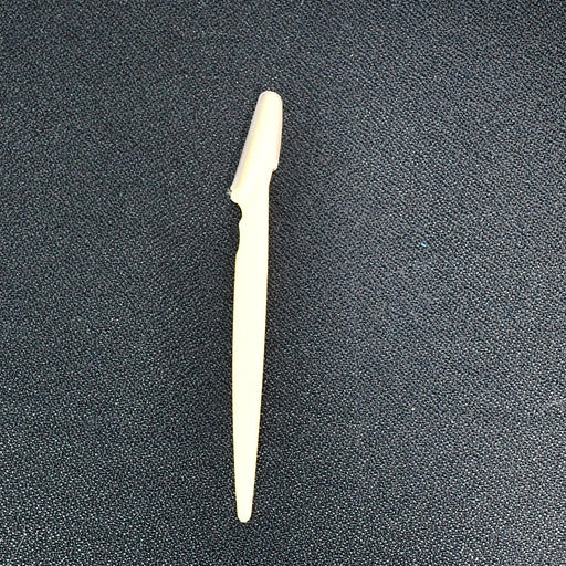 Facial Eyebrow Razor demonstrating smooth finish after use