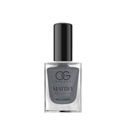 Woman showcasing her hands with quick-dry Calm Grey Matte Nail Polish.