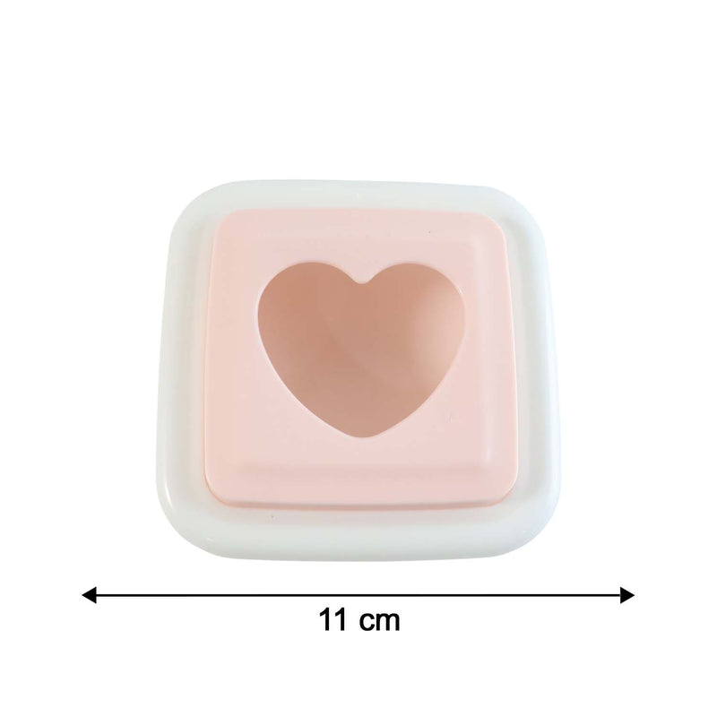 Toast cutter showing size reference of heart shape sandwich mold