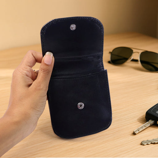 Lightweight compact wallet pouch suitable for cards and cash