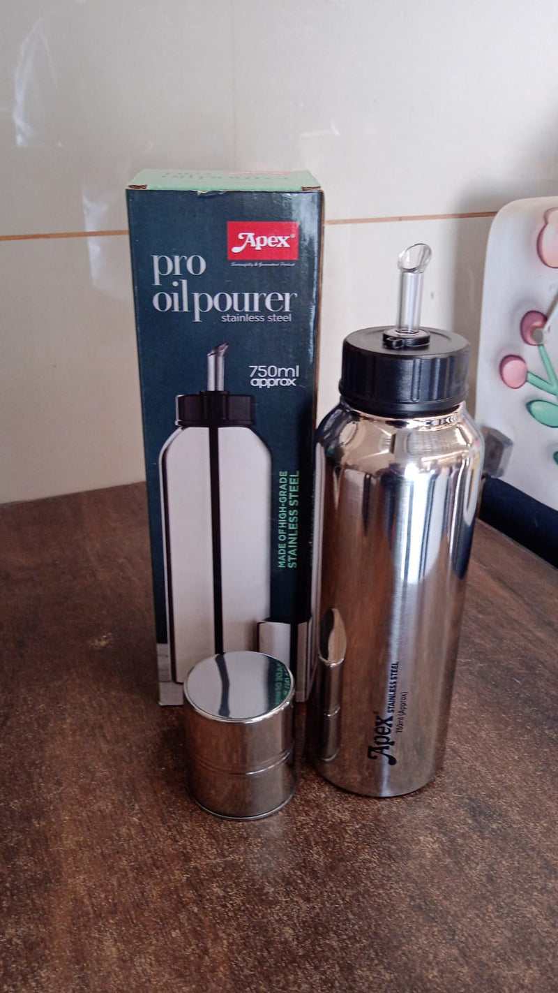 Full length stainless steel oil pourer with ergonomic and modern design