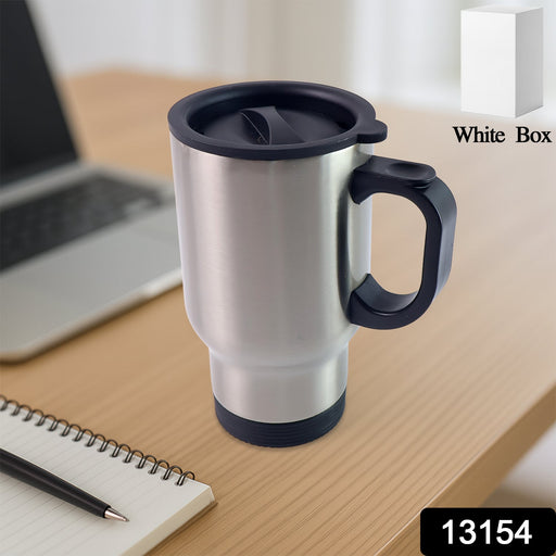 Ergonomic design of the double-walled travel mug showing its handle.