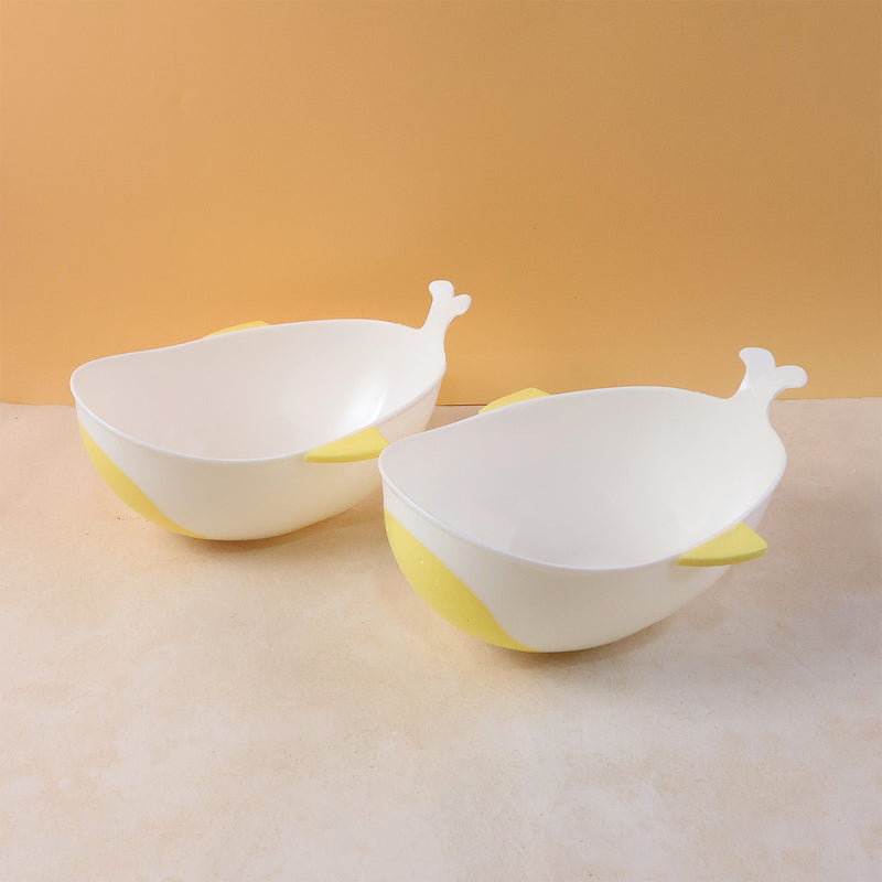 Two-piece plastic strainer and washing bowl for kitchen use